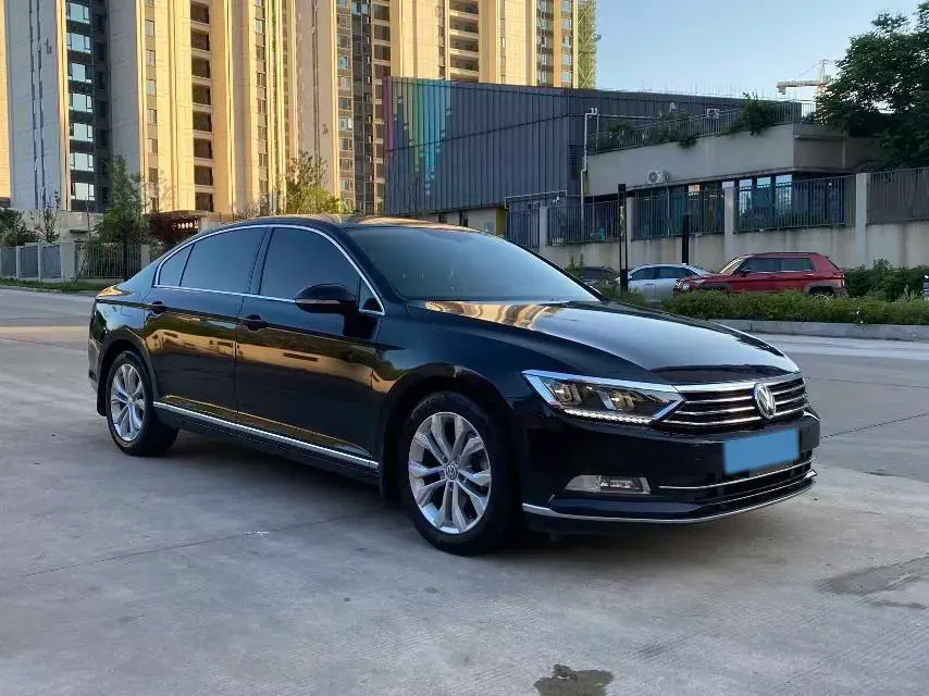 2018 Volkswagen Magotan 2.0T 220HP L4 7DCT,autocango,china used car exporter,china ev exporter,chinese used car exporter,chinese used ev exporter