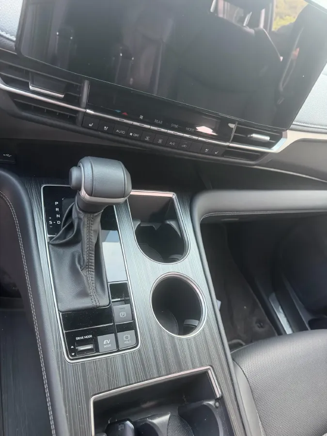 2024 Toyota Sienna 2.5L 189HP L4 E-CVT Hybrid,autocango,china used car exporter,china ev exporter,chinese used car exporter,chinese used ev exporter