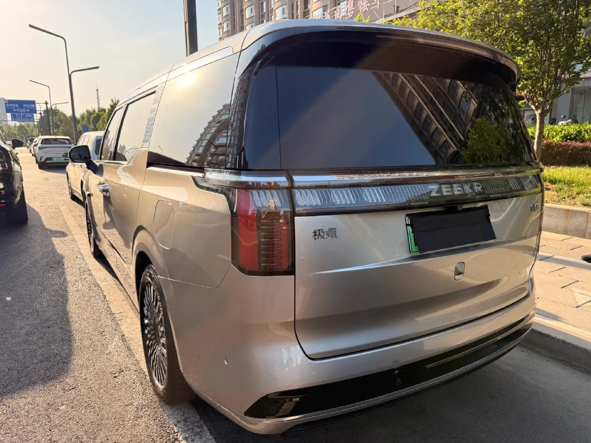 2022 Zeekr 009 BEV 140KWH,autocango,china used car exporter,china ev exporter,chinese used car exporter,chinese used ev exporter