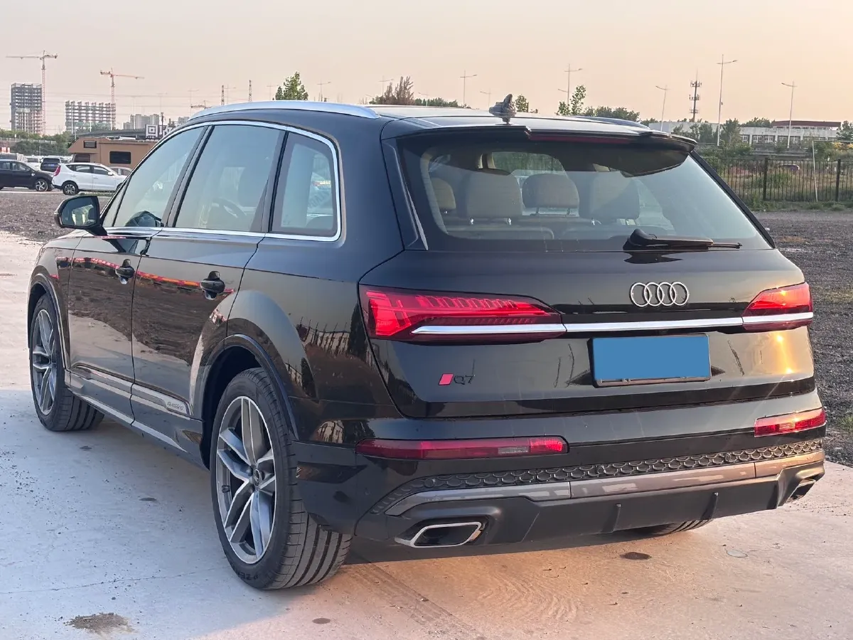 2024 Audi Q7 2.0T 265HP L4 8AT,autocango,china used car exporter,china ev exporter,chinese used car exporter,chinese used ev exporter