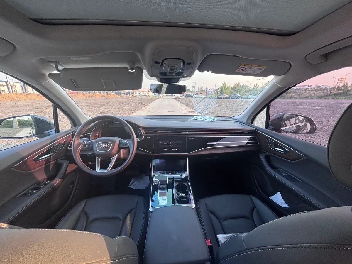 2024 Audi Q7 2.0T 265HP L4 8AT,autocango,china used car exporter,china ev exporter,chinese used car exporter,chinese used ev exporter