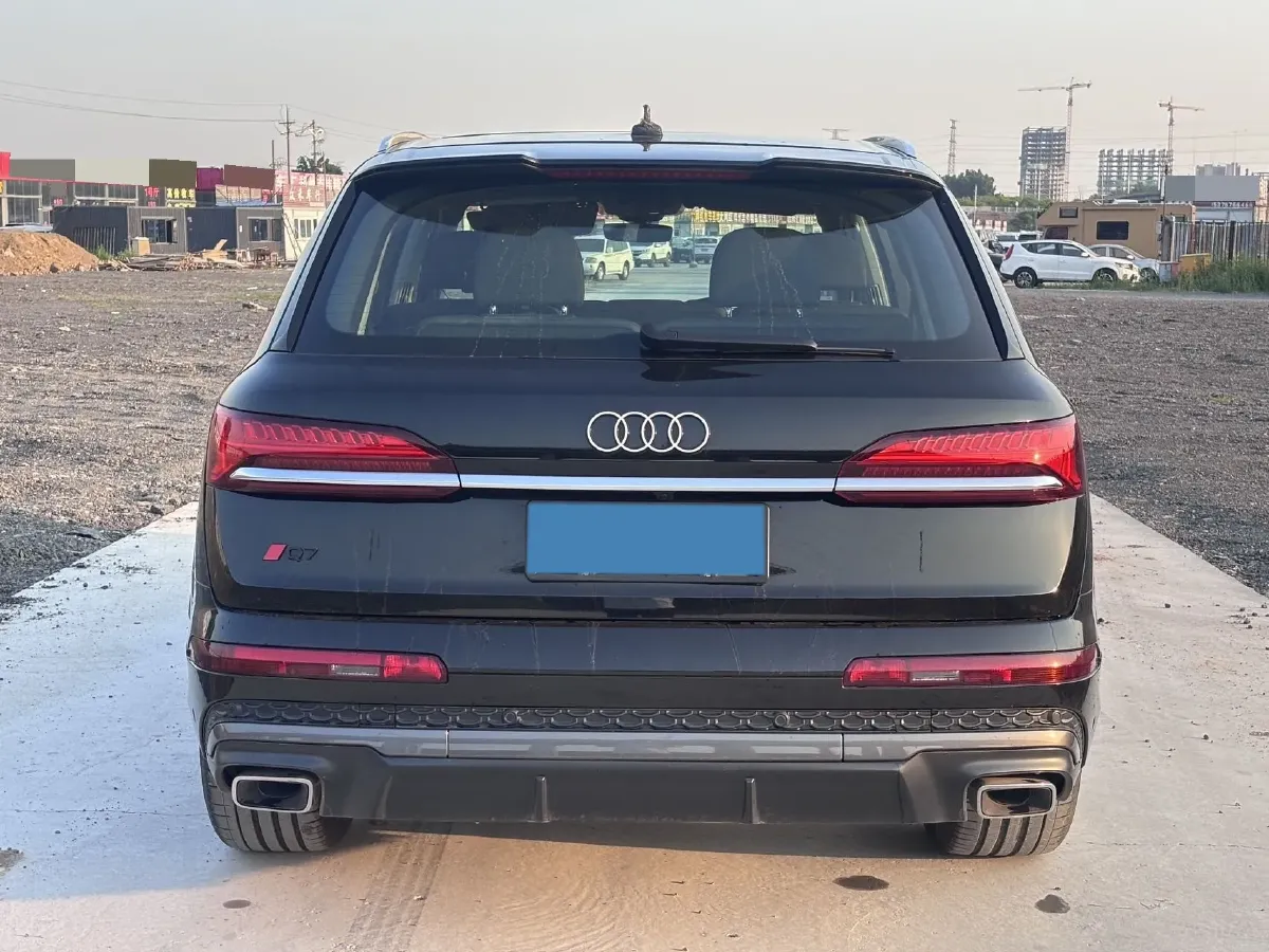 2024 Audi Q7 2.0T 265HP L4 8AT,autocango,china used car exporter,china ev exporter,chinese used car exporter,chinese used ev exporter