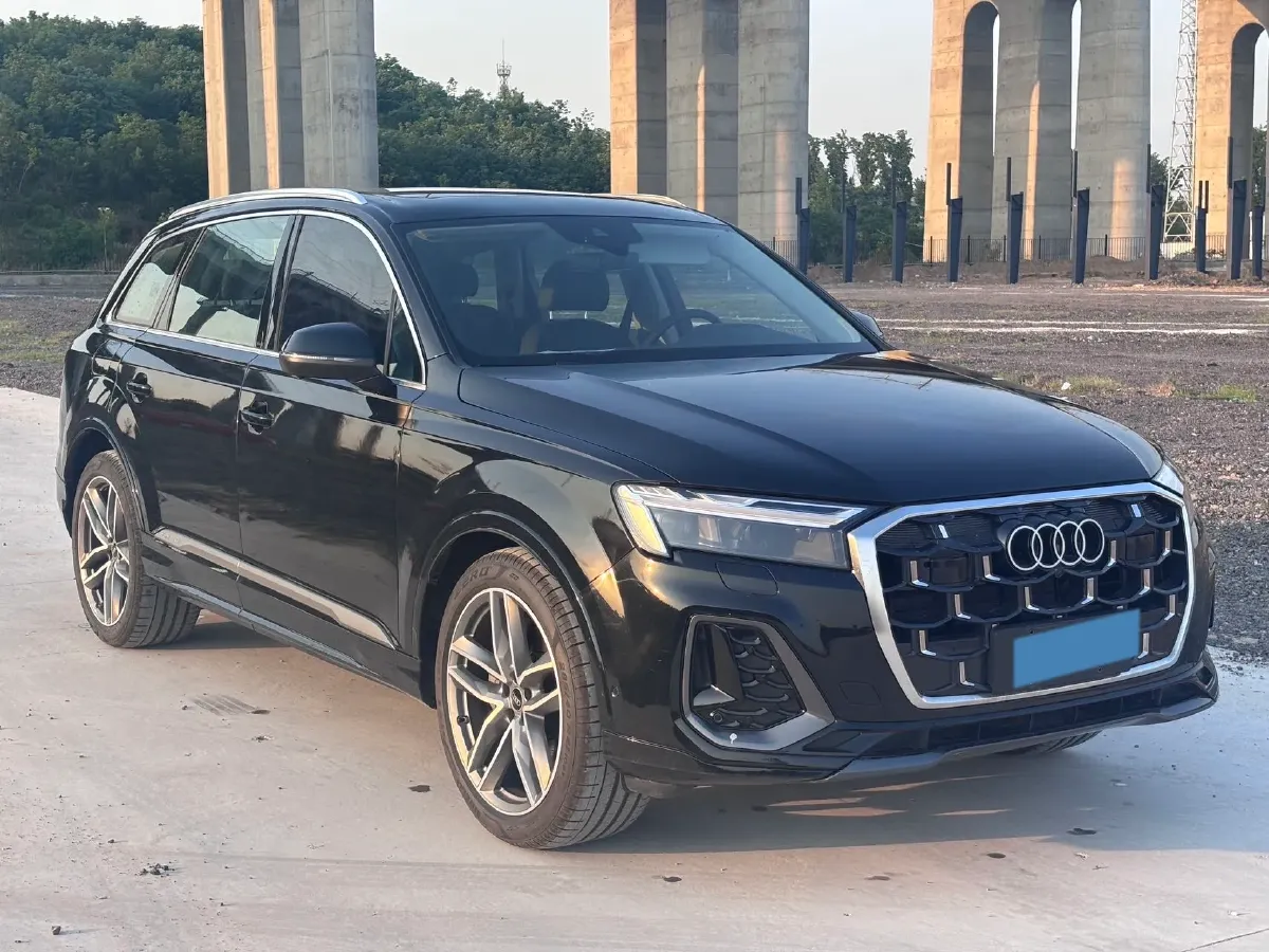 2024 Audi Q7 2.0T 265HP L4 8AT,autocango,china used car exporter,china ev exporter,chinese used car exporter,chinese used ev exporter