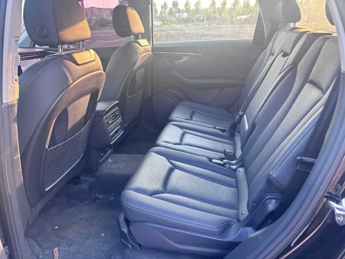 2024 Audi Q7 2.0T 265HP L4 8AT,autocango,china used car exporter,china ev exporter,chinese used car exporter,chinese used ev exporter