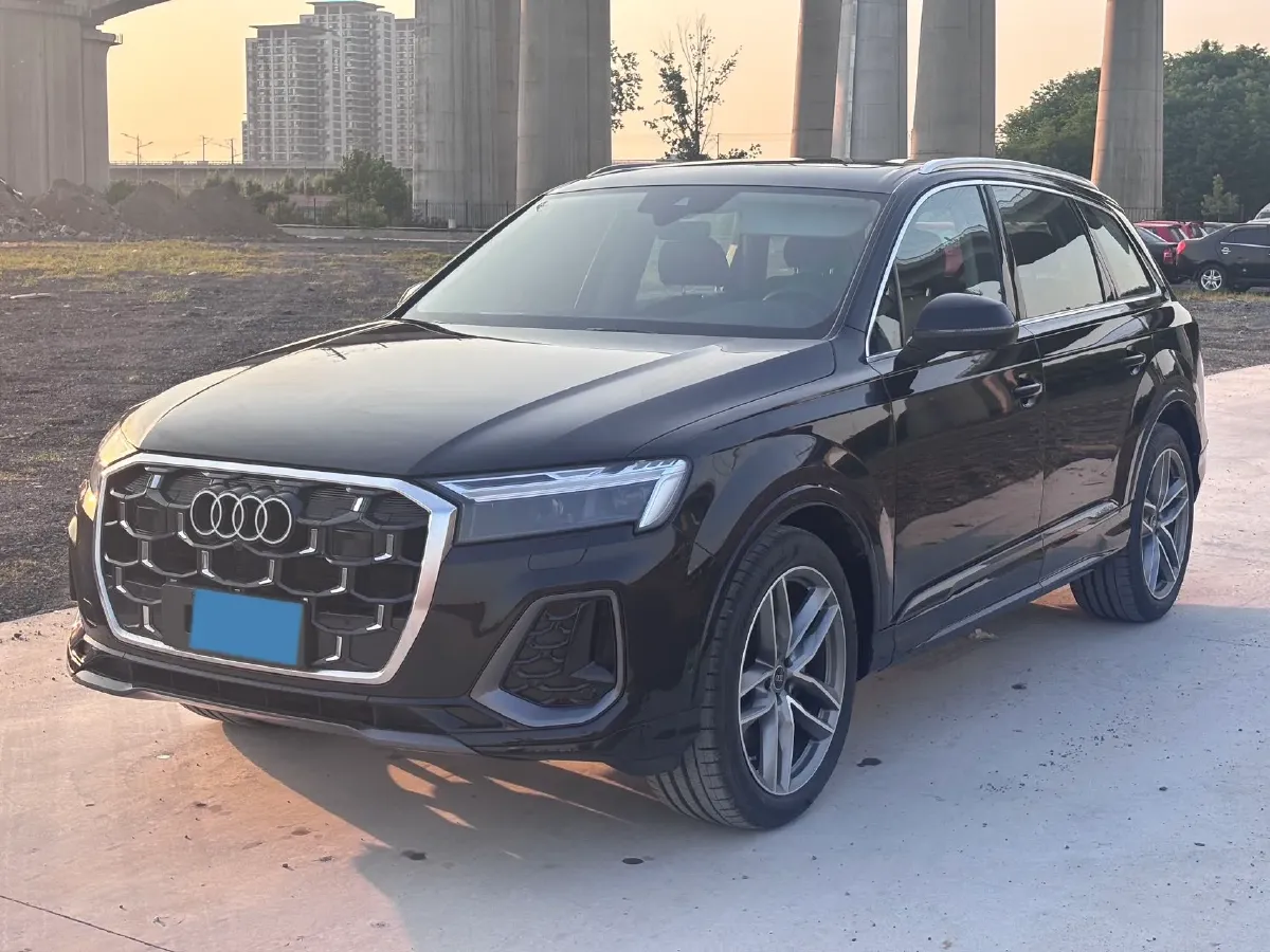2024 Audi Q7 2.0T 265HP L4 8AT,autocango,china used car exporter,china ev exporter,chinese used car exporter,chinese used ev exporter