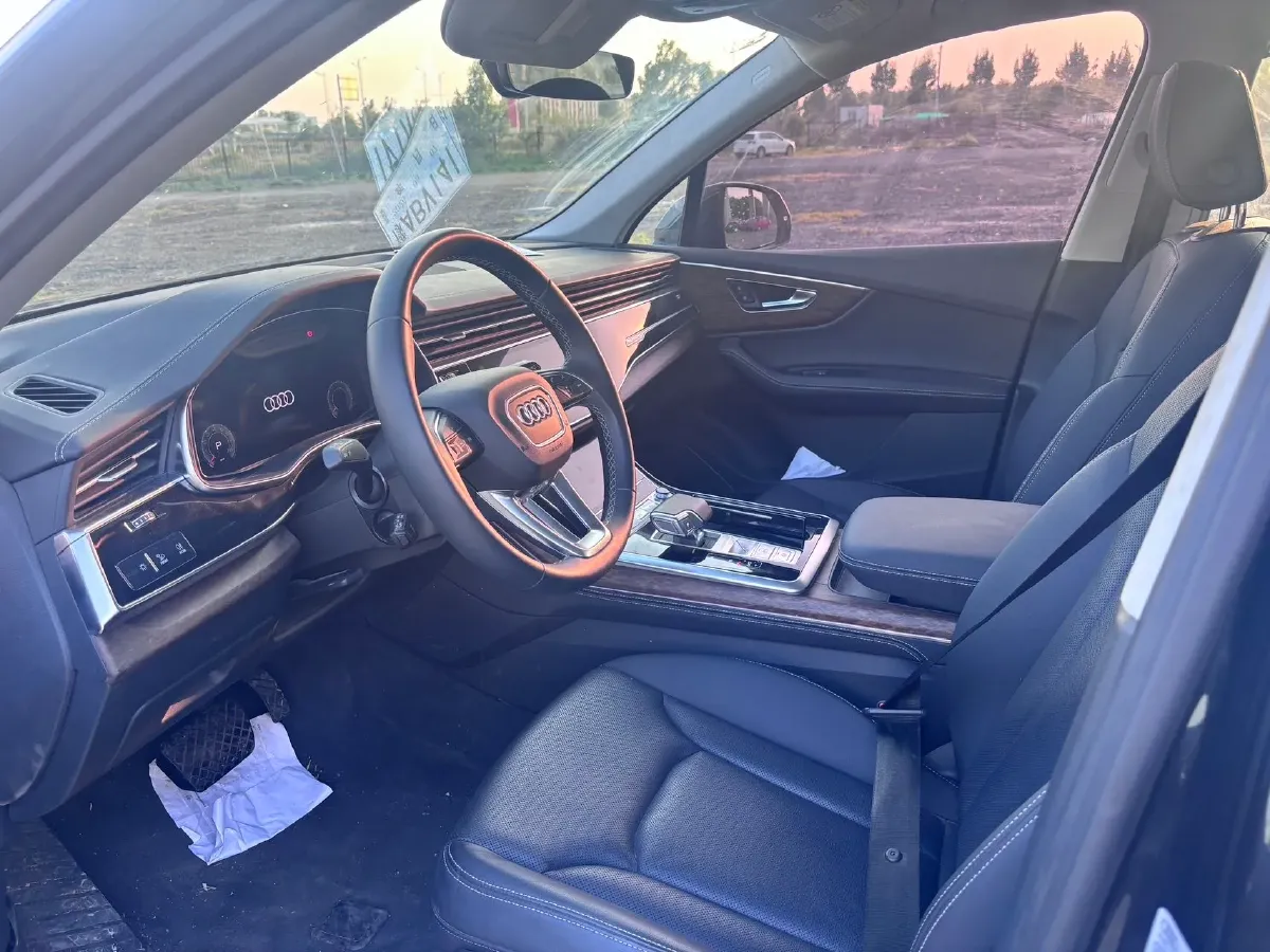 2024 Audi Q7 2.0T 265HP L4 8AT,autocango,china used car exporter,china ev exporter,chinese used car exporter,chinese used ev exporter