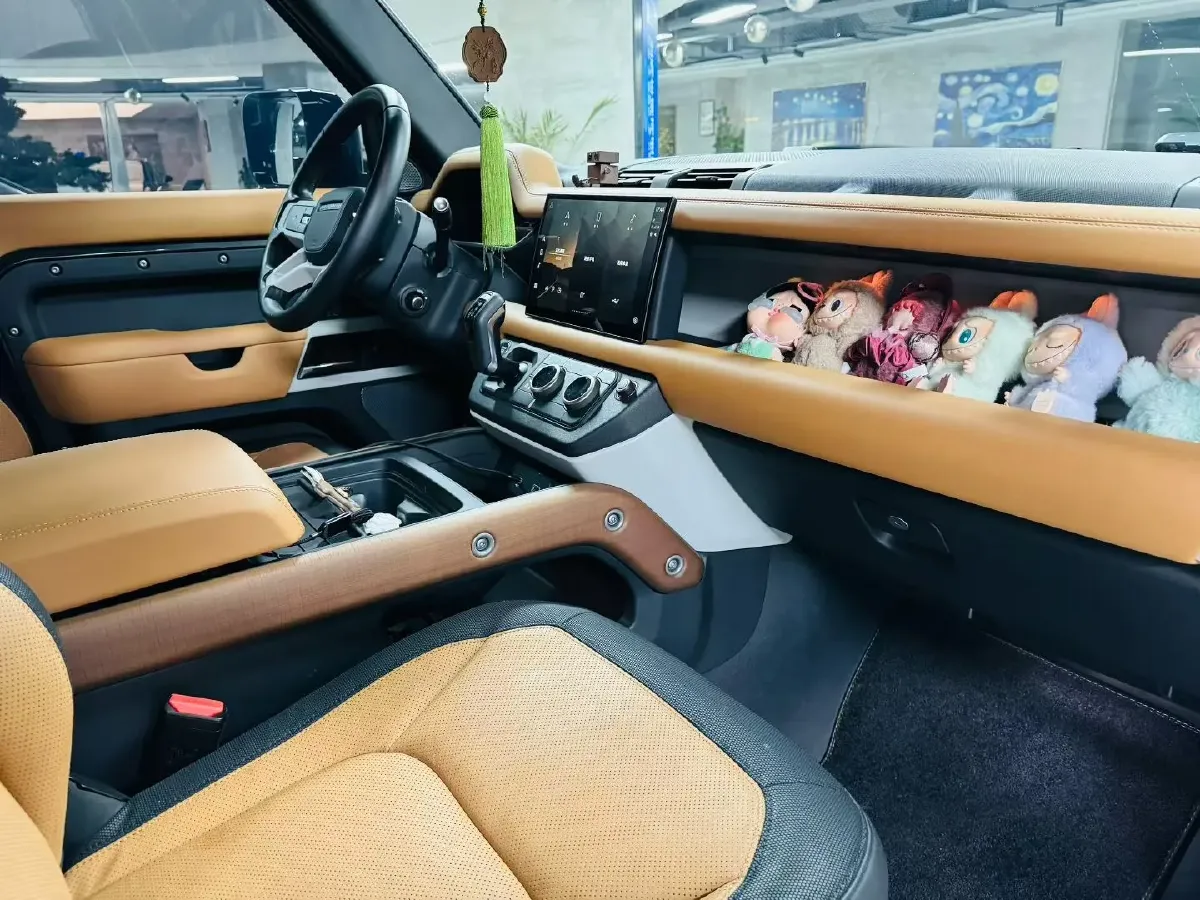 2023 Land Rover Defender 3.0T 400HP L6 8AT,autocango,china used car exporter,china ev exporter,chinese used car exporter,chinese used ev exporter