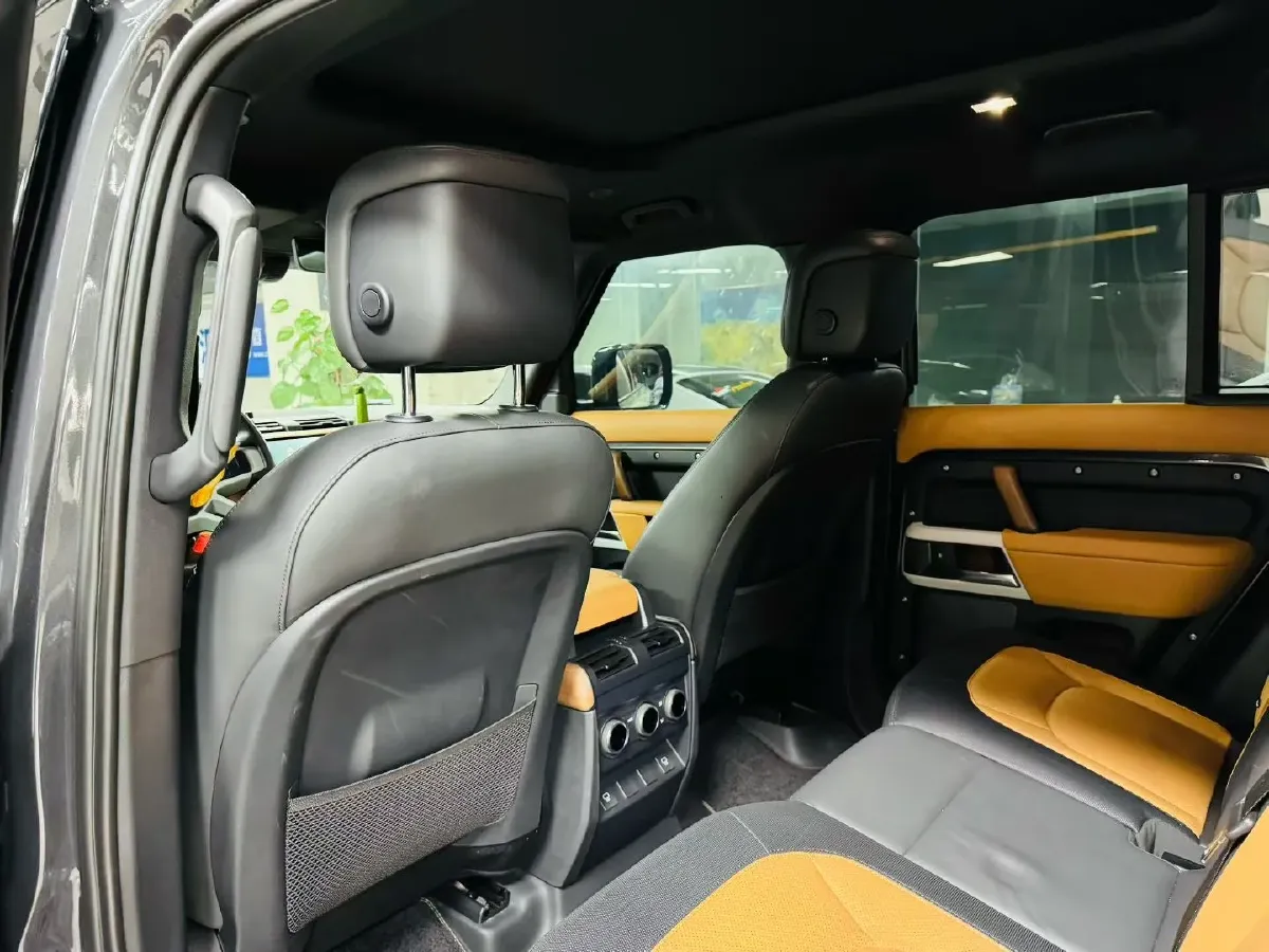 2023 Land Rover Defender 3.0T 400HP L6 8AT,autocango,china used car exporter,china ev exporter,chinese used car exporter,chinese used ev exporter