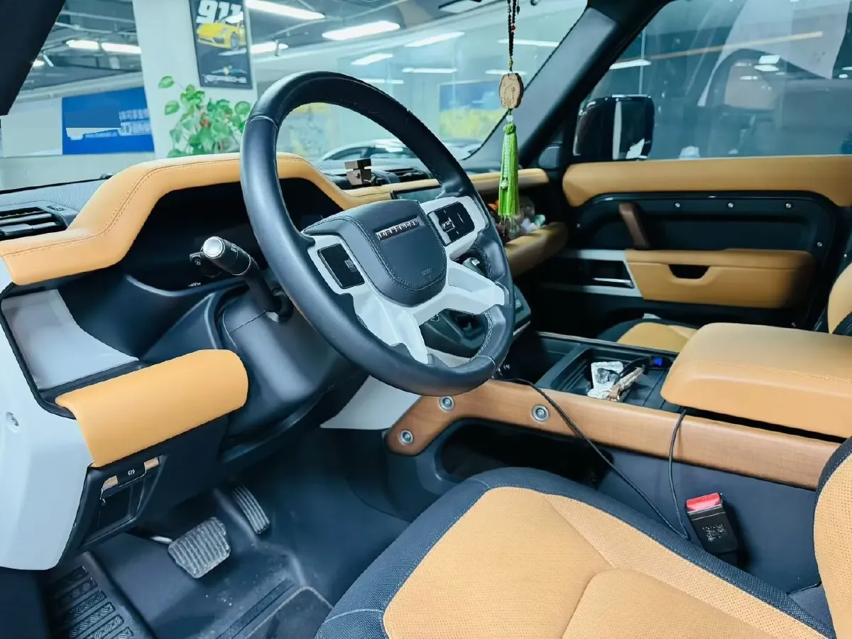 2023 Land Rover Defender 3.0T 400HP L6 8AT,autocango,china used car exporter,china ev exporter,chinese used car exporter,chinese used ev exporter