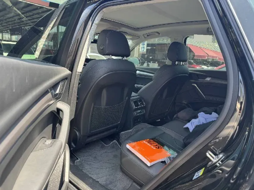 2022 Audi Q5L 2.0T 252HP L4 7DCT,autocango,china used car exporter,china ev exporter,chinese used car exporter,chinese used ev exporter