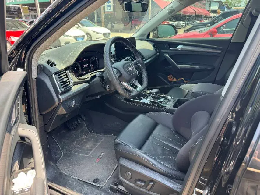 2022 Audi Q5L 2.0T 252HP L4 7DCT,autocango,china used car exporter,china ev exporter,chinese used car exporter,chinese used ev exporter