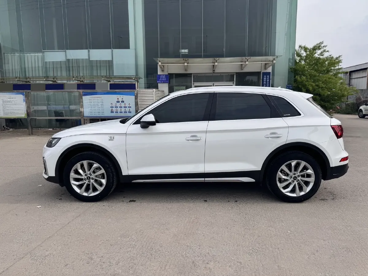 2023 Audi Q5L 2.0T 190HP L4 7DCT,autocango,china used car exporter,china ev exporter,chinese used car exporter,chinese used ev exporter