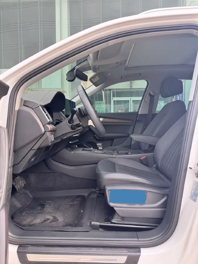 2023 Audi Q5L 2.0T 190HP L4 7DCT,autocango,china used car exporter,china ev exporter,chinese used car exporter,chinese used ev exporter