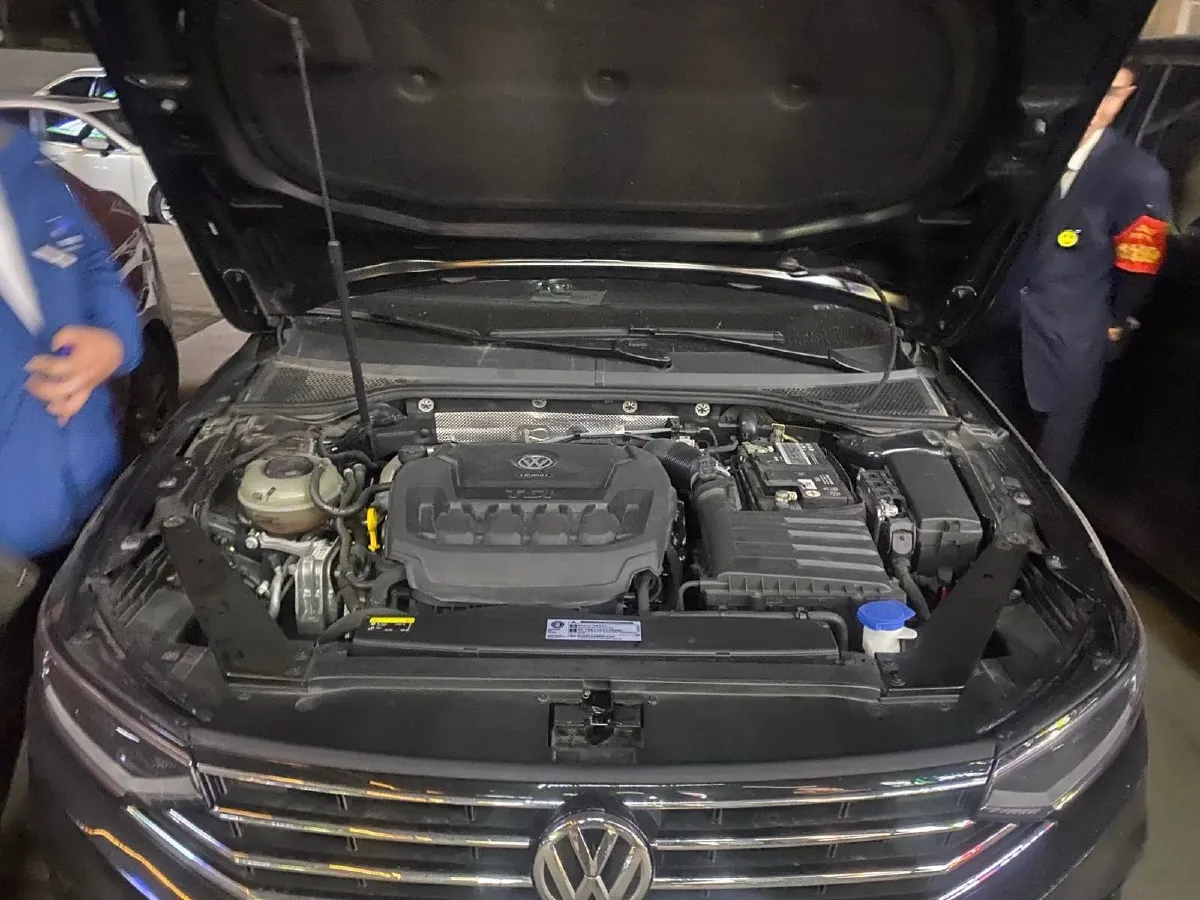 2020 Volkswagen Magotan 2.0T 186HP L4 7DCT,autocango,china used car exporter,china ev exporter,chinese used car exporter,chinese used ev exporter