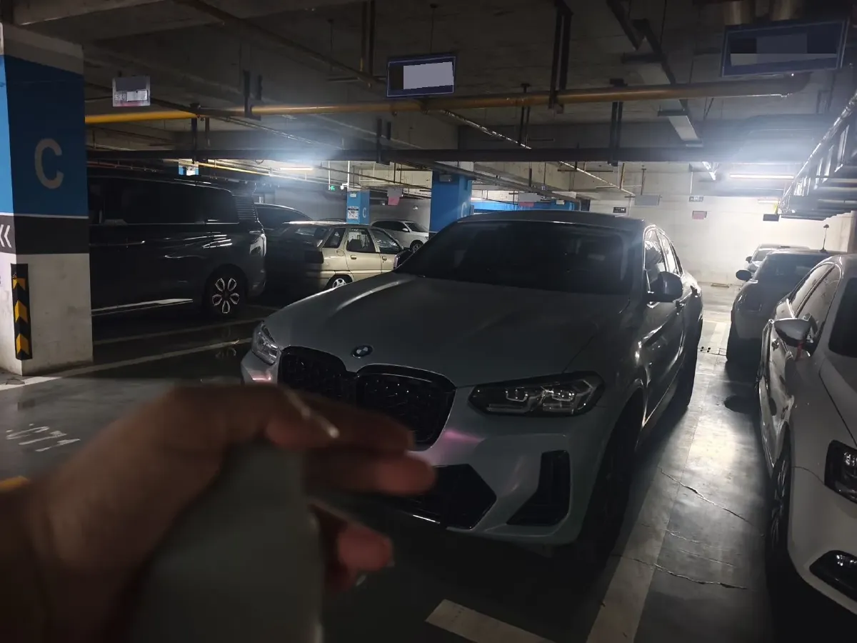 2022 BMW X4 2.0T 245HP L4 8AT,autocango,china used car exporter,china ev exporter,chinese used car exporter,chinese used ev exporter