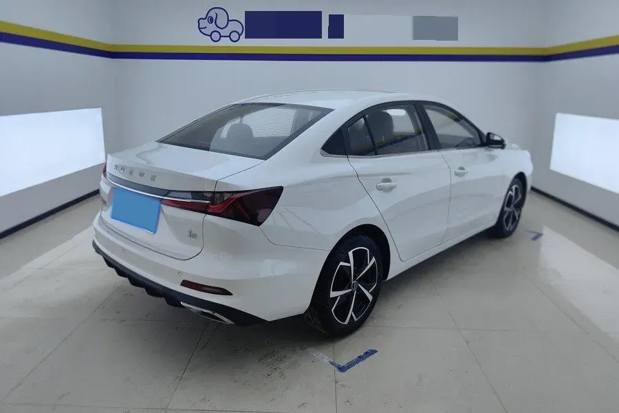 2023 Roewe i5 1.5L 129HP L4 CVT,autocango,china used car exporter,china ev exporter,chinese used car exporter,chinese used ev exporter