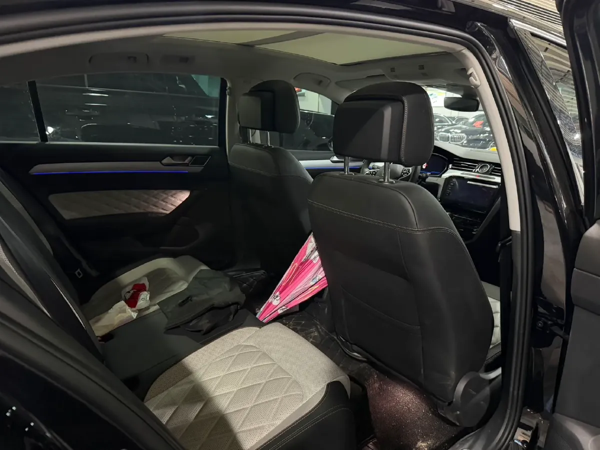 2024 Volkswagen Magotan 2.0T 186HP L4 7DCT,autocango,china used car exporter,china ev exporter,chinese used car exporter,chinese used ev exporter