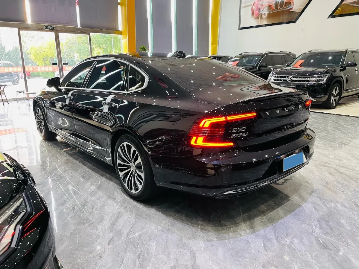 2023 Volvo S90 2.0T 250HP L4 8AT,autocango,china used car exporter,china ev exporter,chinese used car exporter,chinese used ev exporter
