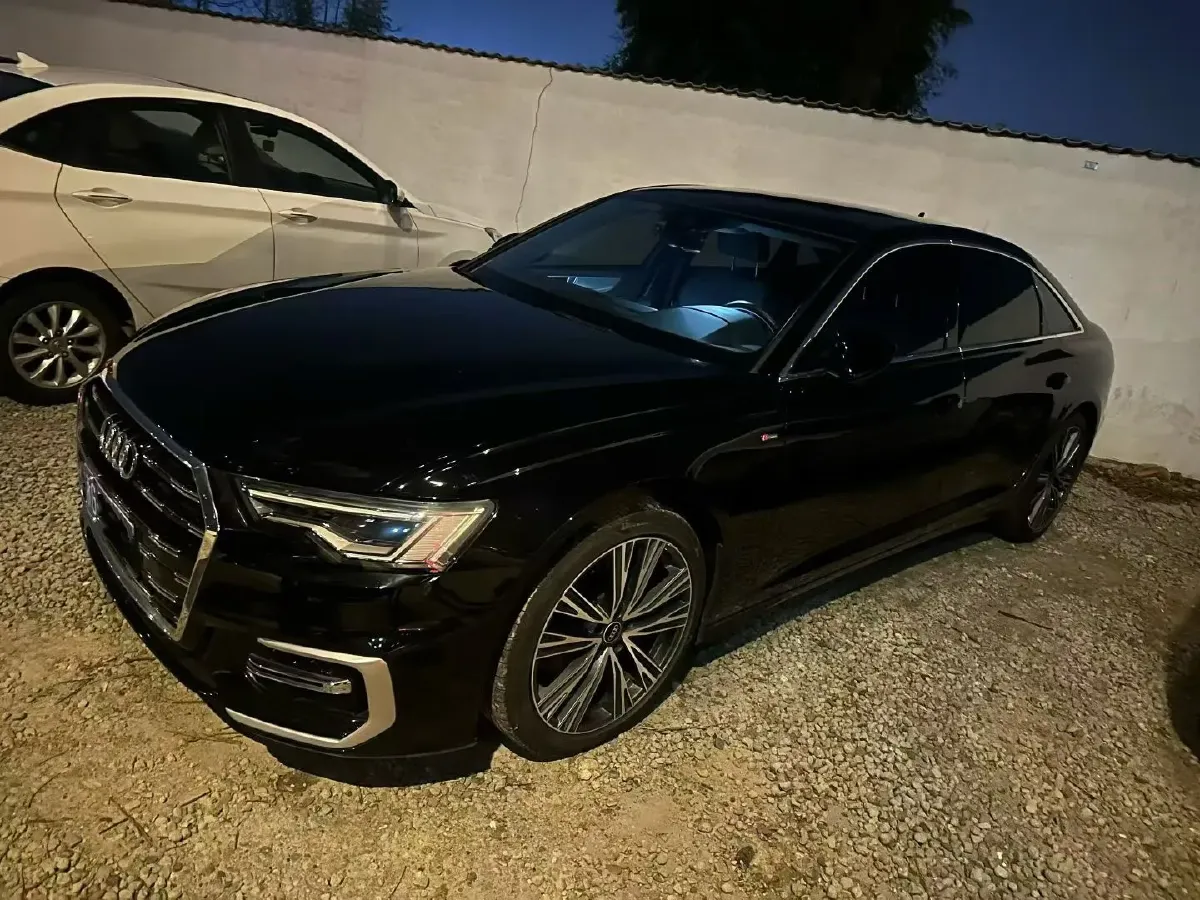 2025 Audi A6L 2.0T 245HP L4 7DCT,autocango,china used car exporter,china ev exporter,chinese used car exporter,chinese used ev exporter