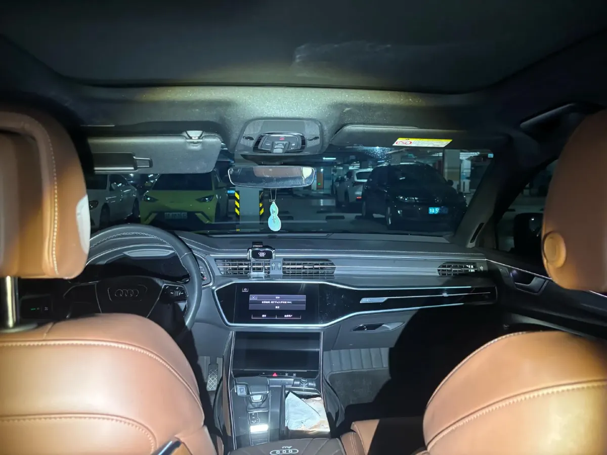 2025 Audi A6L 2.0T 245HP L4 7DCT,autocango,china used car exporter,china ev exporter,chinese used car exporter,chinese used ev exporter
