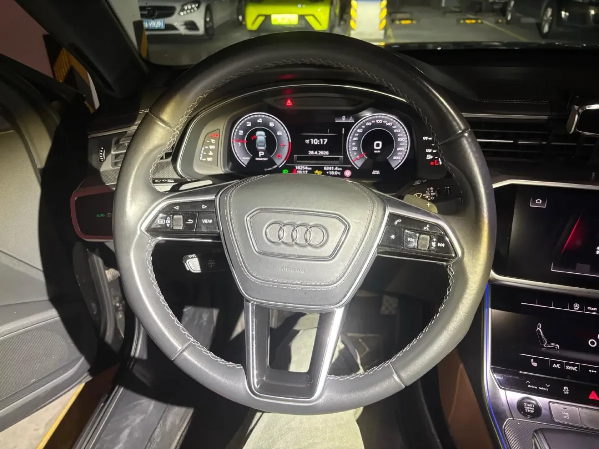 2025 Audi A6L 2.0T 245HP L4 7DCT,autocango,china used car exporter,china ev exporter,chinese used car exporter,chinese used ev exporter
