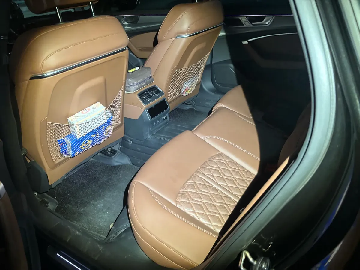 2025 Audi A6L 2.0T 245HP L4 7DCT,autocango,china used car exporter,china ev exporter,chinese used car exporter,chinese used ev exporter