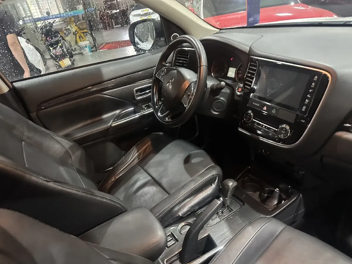 2018 Mitsubishi Outlander 2.0L 166HP L4 CVT,autocango,china used car exporter,china ev exporter,chinese used car exporter,chinese used ev exporter