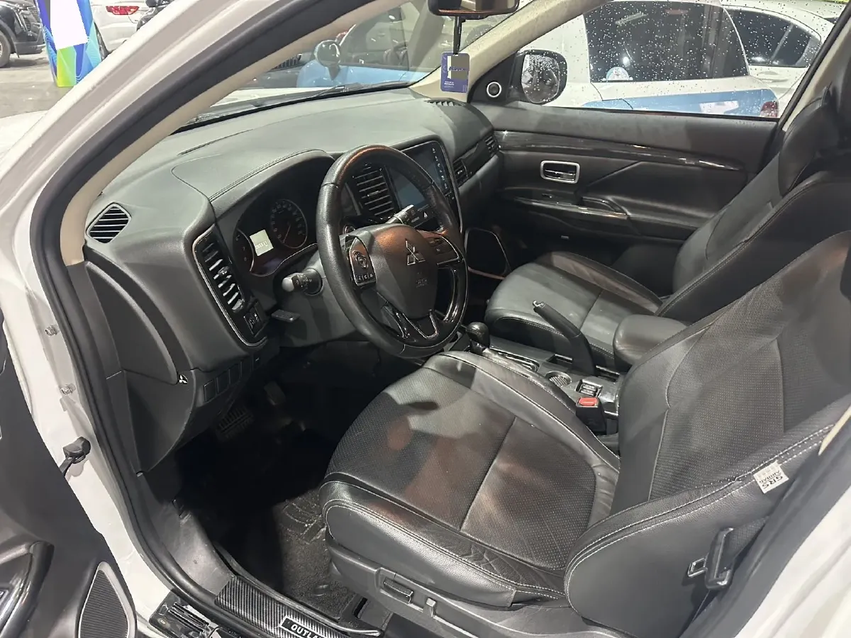2018 Mitsubishi Outlander 2.0L 166HP L4 CVT,autocango,china used car exporter,china ev exporter,chinese used car exporter,chinese used ev exporter
