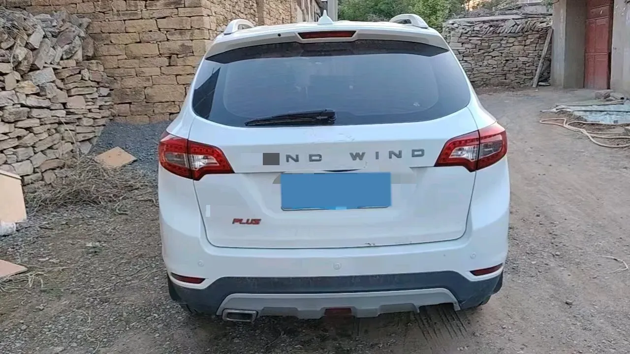 2016 Landwind X5 1.5T 150HP L4 6MT,autocango,china used car exporter,china ev exporter,chinese used car exporter,chinese used ev exporter