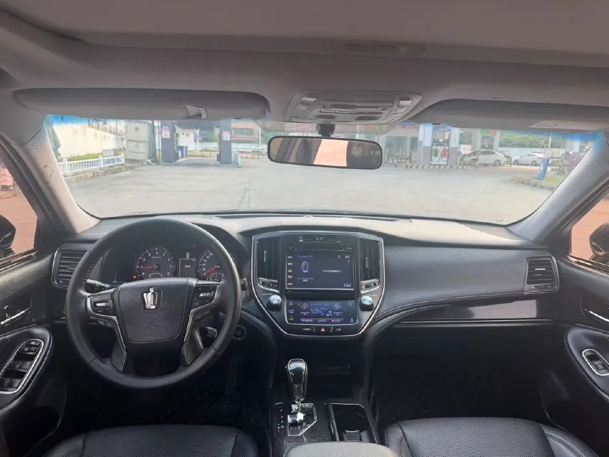2017 Toyota Crown 2.0T 235HP L4 8AT,autocango,china used car exporter,china ev exporter,chinese used car exporter,chinese used ev exporter