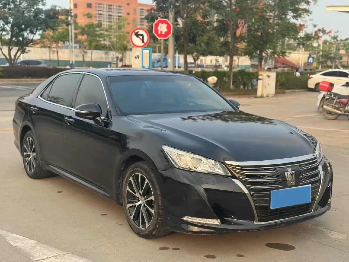 2017 Toyota Crown 2.0T 235HP L4 8AT,autocango,china used car exporter,china ev exporter,chinese used car exporter,chinese used ev exporter