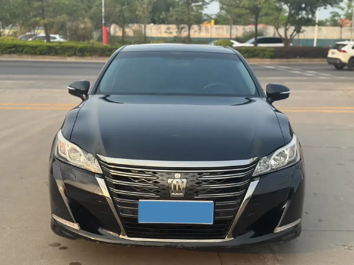 2017 Toyota Crown 2.0T 235HP L4 8AT,autocango,china used car exporter,china ev exporter,chinese used car exporter,chinese used ev exporter