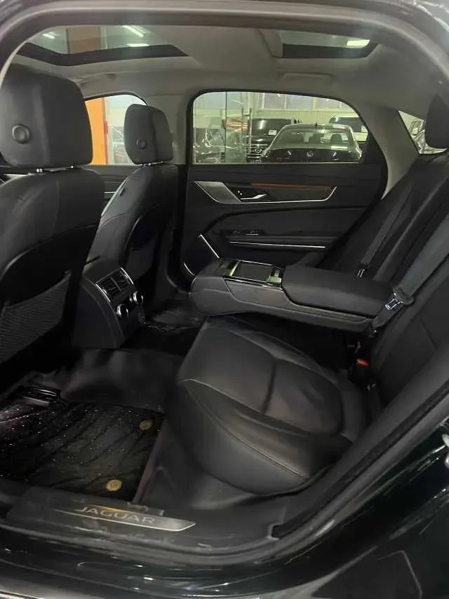 2023 Jaguar XFL 2.0T 200HP L4 8AT,autocango,china used car exporter,china ev exporter,chinese used car exporter,chinese used ev exporter
