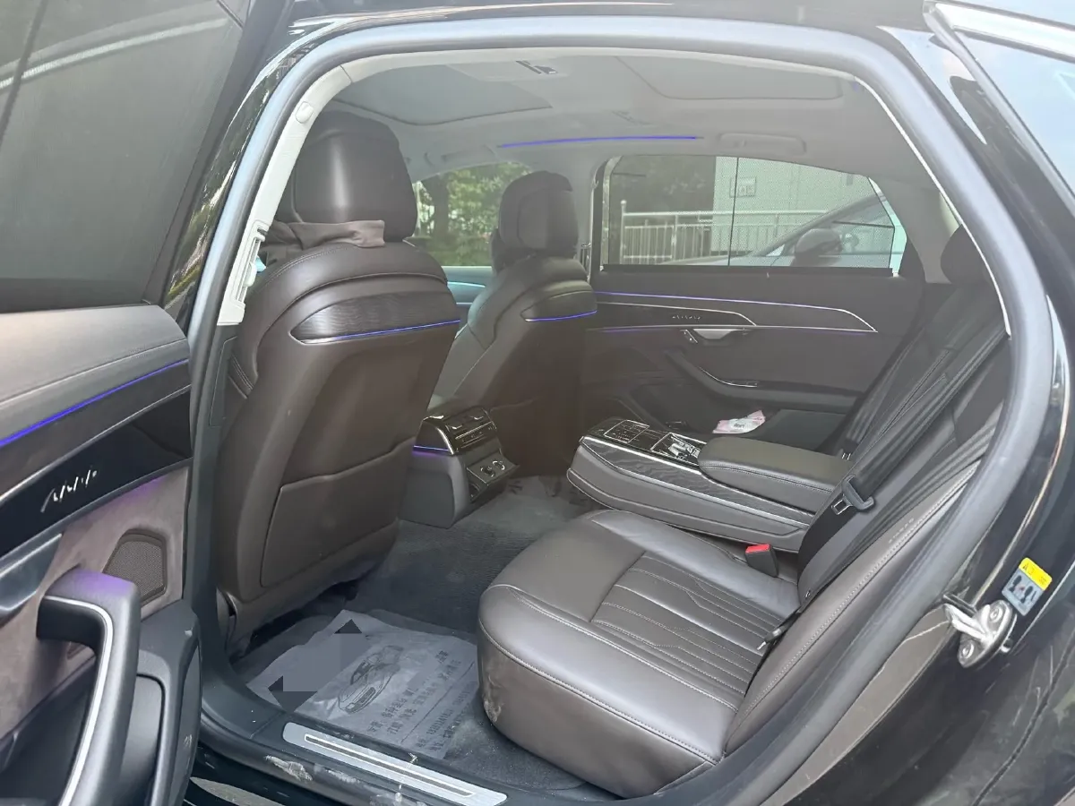 2025 Audi A8 2.0T 265HP L4 8AT,autocango,china used car exporter,china ev exporter,chinese used car exporter,chinese used ev exporter