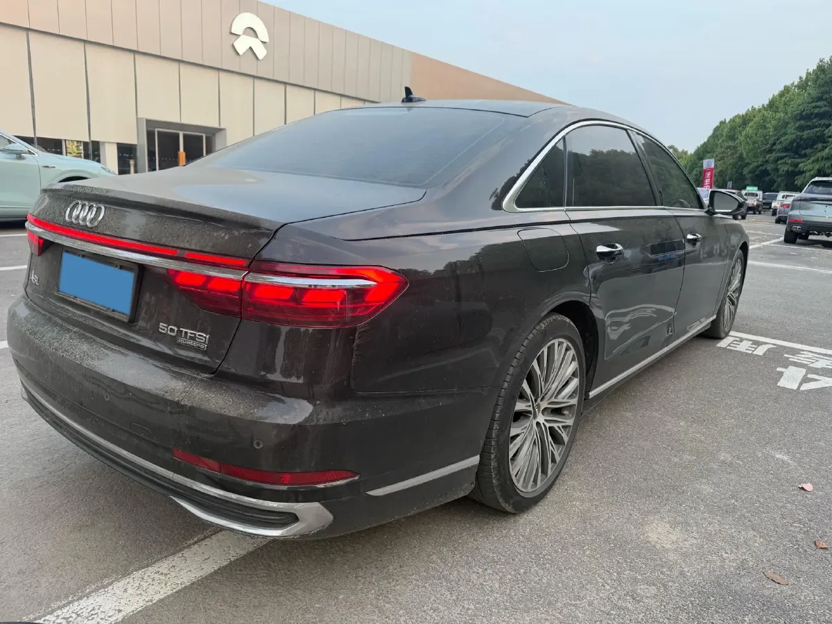 2025 Audi A8 2.0T 265HP L4 8AT,autocango,china used car exporter,china ev exporter,chinese used car exporter,chinese used ev exporter