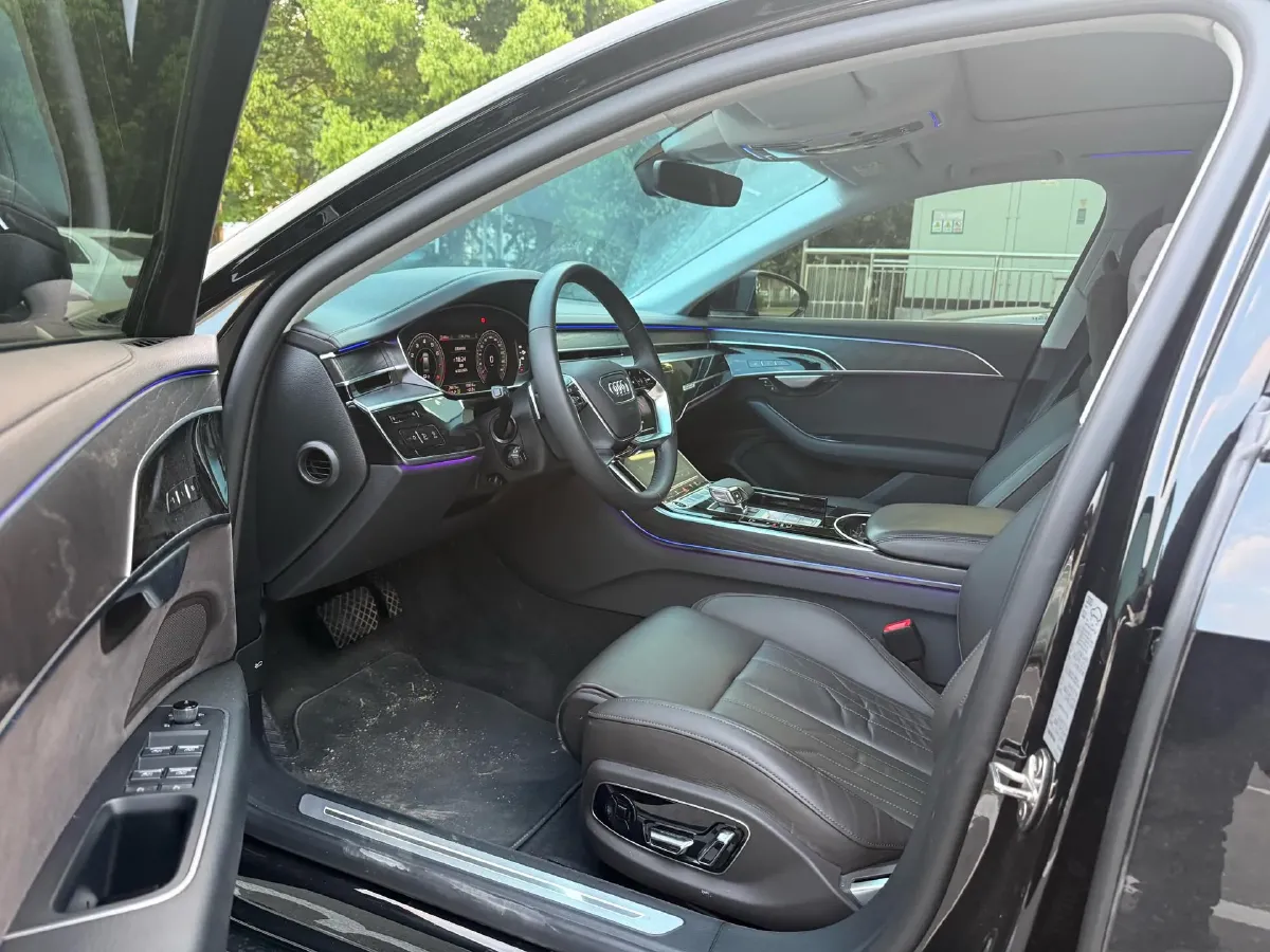 2025 Audi A8 2.0T 265HP L4 8AT,autocango,china used car exporter,china ev exporter,chinese used car exporter,chinese used ev exporter