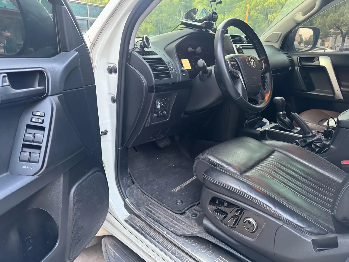 2018 Land Rover Discovery Sport 2.0T 241HP L4 9AT,autocango,china used car exporter,china ev exporter,chinese used car exporter,chinese used ev exporter