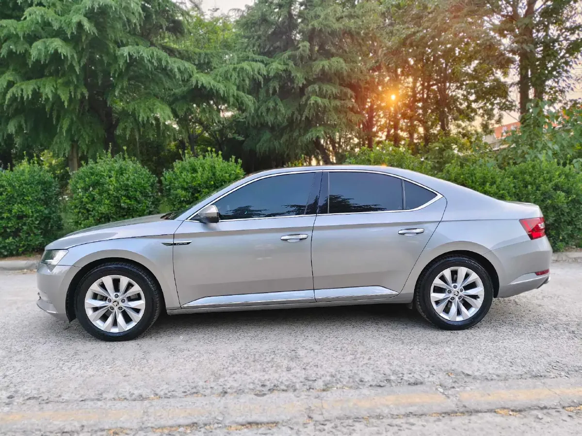 2018 Skoda Superb 1.8T 180HP L4 7DCT,autocango,china used car exporter,china ev exporter,chinese used car exporter,chinese used ev exporter