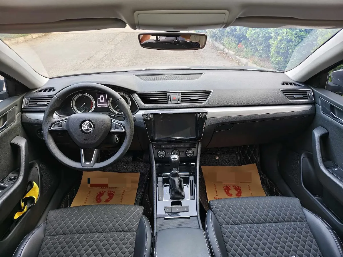 2018 Skoda Superb 1.8T 180HP L4 7DCT,autocango,china used car exporter,china ev exporter,chinese used car exporter,chinese used ev exporter