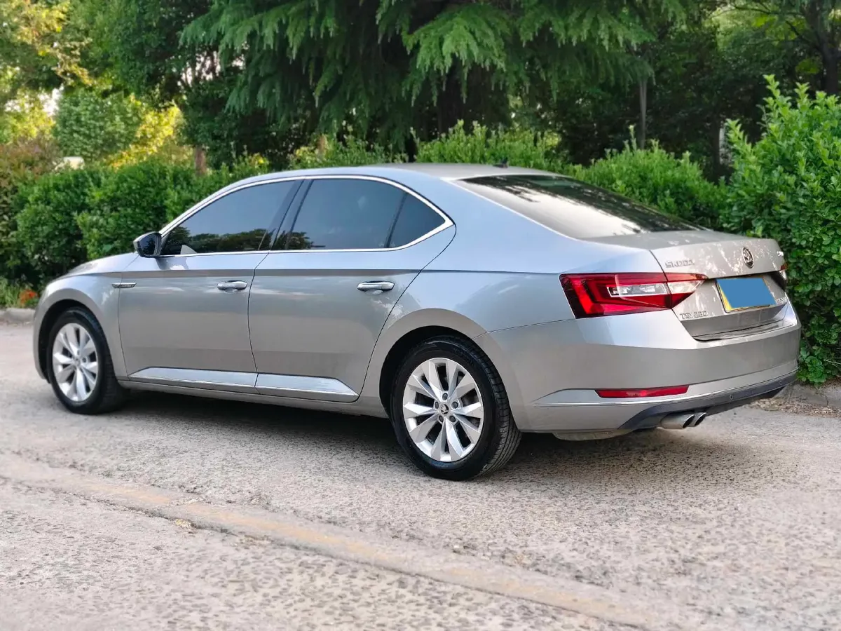 2018 Skoda Superb 1.8T 180HP L4 7DCT,autocango,china used car exporter,china ev exporter,chinese used car exporter,chinese used ev exporter