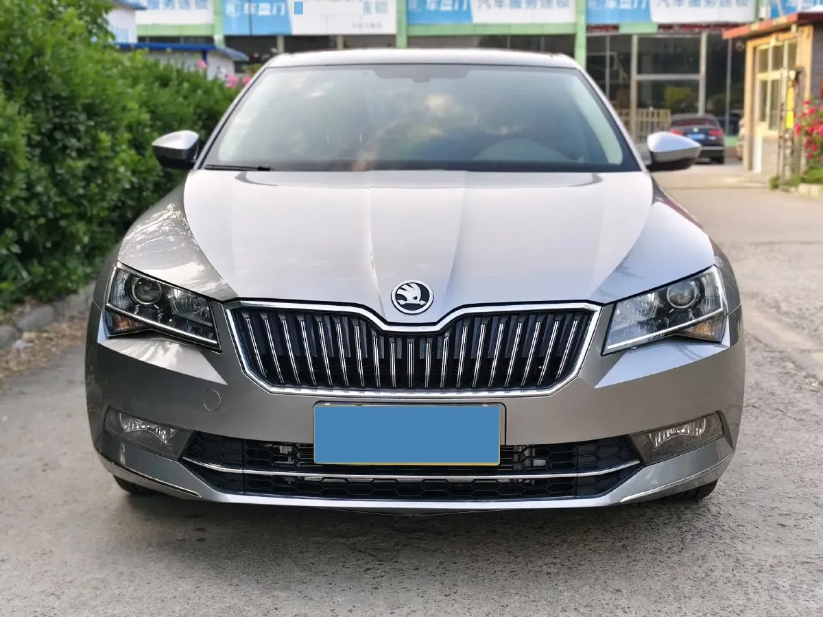 2018 Skoda Superb 1.8T 180HP L4 7DCT,autocango,china used car exporter,china ev exporter,chinese used car exporter,chinese used ev exporter
