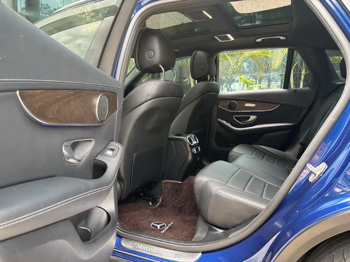 2021 Mercedes-Benz GLC Class 2.0T 197HP L4 9AT,autocango,china used car exporter,china ev exporter,chinese used car exporter,chinese used ev exporter