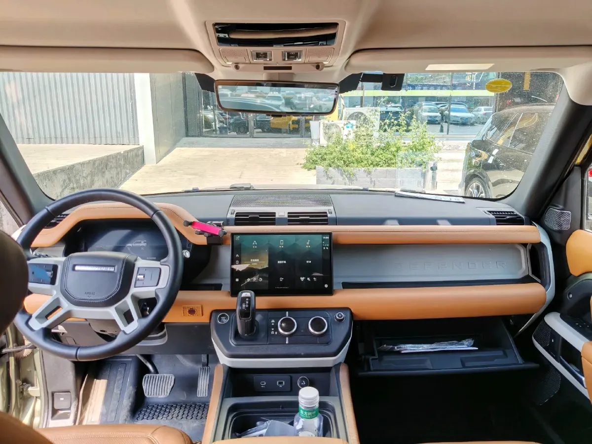 2023 Land Rover Defender 3.0T 400HP L6 8AT,autocango,china used car exporter,china ev exporter,chinese used car exporter,chinese used ev exporter