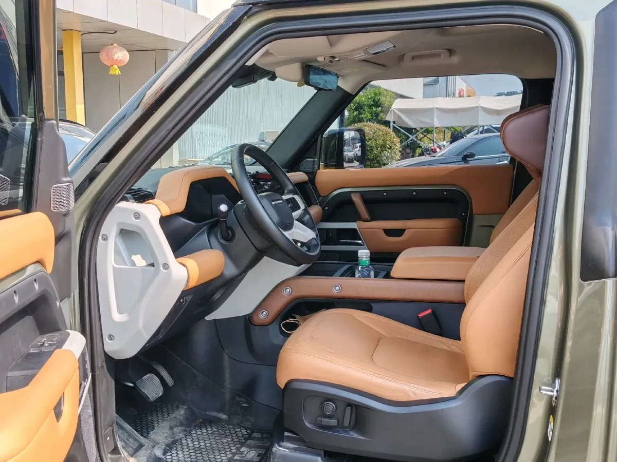 2023 Land Rover Defender 3.0T 400HP L6 8AT,autocango,china used car exporter,china ev exporter,chinese used car exporter,chinese used ev exporter