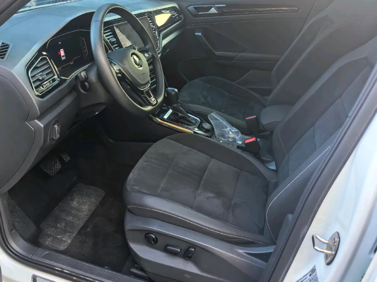 2021 Volkswagen T-Roc 1.4T 150HP L4 7DCT,autocango,china used car exporter,china ev exporter,chinese used car exporter,chinese used ev exporter