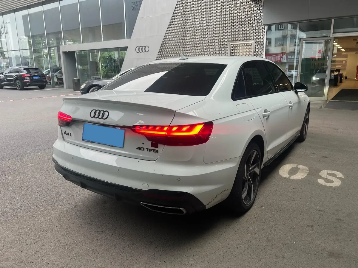 2023 Audi A4L 2.0T 190HP L4 7DCT,autocango,china used car exporter,china ev exporter,chinese used car exporter,chinese used ev exporter