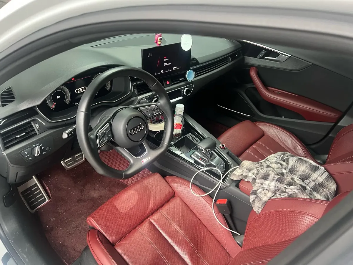 2023 Audi A4L 2.0T 190HP L4 7DCT,autocango,china used car exporter,china ev exporter,chinese used car exporter,chinese used ev exporter