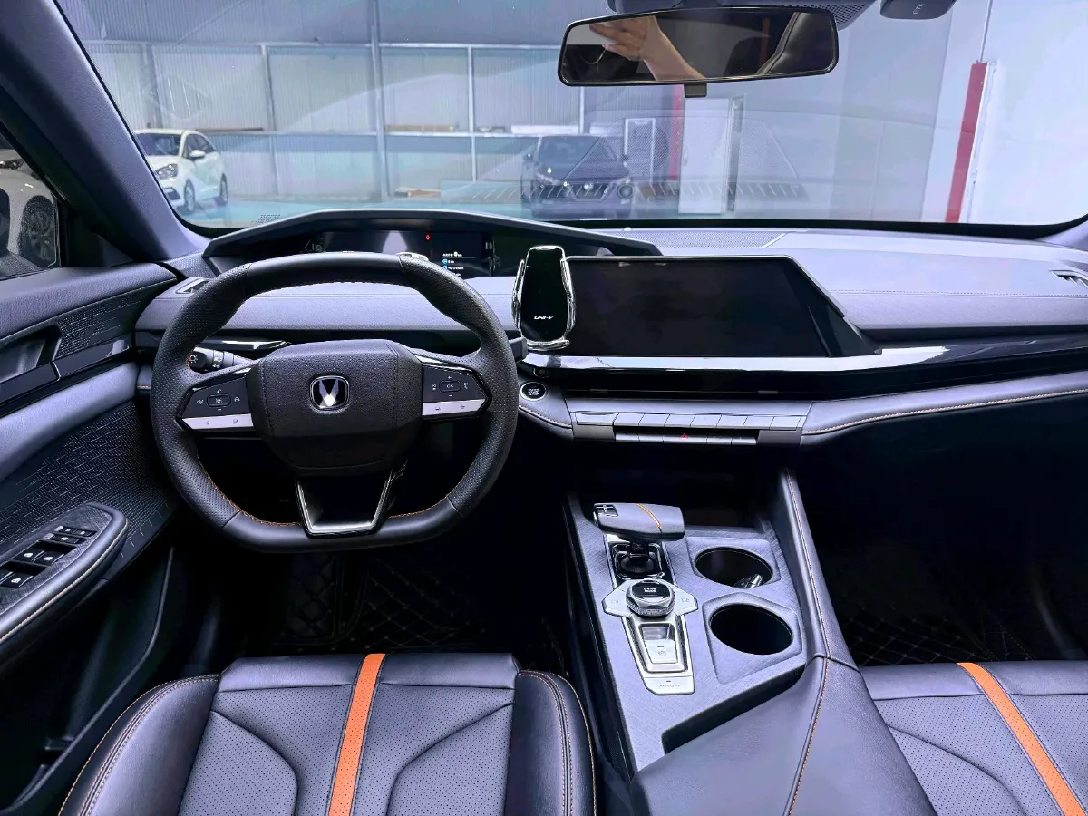 2024 ChangAn UNI-V 1.5T 188HP L4 7DCT,autocango,china used car exporter,china ev exporter,chinese used car exporter,chinese used ev exporter