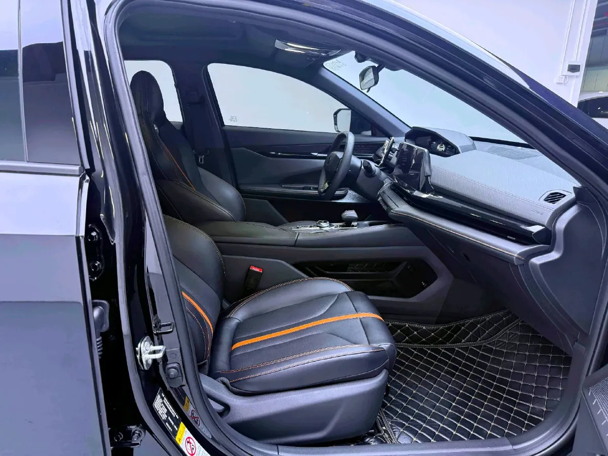 2024 ChangAn UNI-V 1.5T 188HP L4 7DCT,autocango,china used car exporter,china ev exporter,chinese used car exporter,chinese used ev exporter