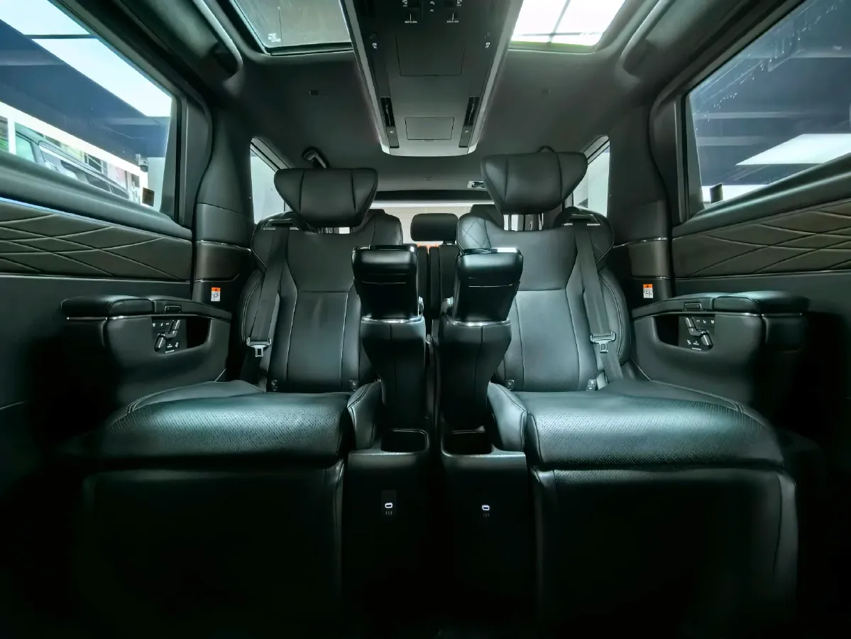 2024 Toyota Alphard 2.5L 190HP L4 E-CVT Hybrid,autocango,china used car exporter,china ev exporter,chinese used car exporter,chinese used ev exporter
